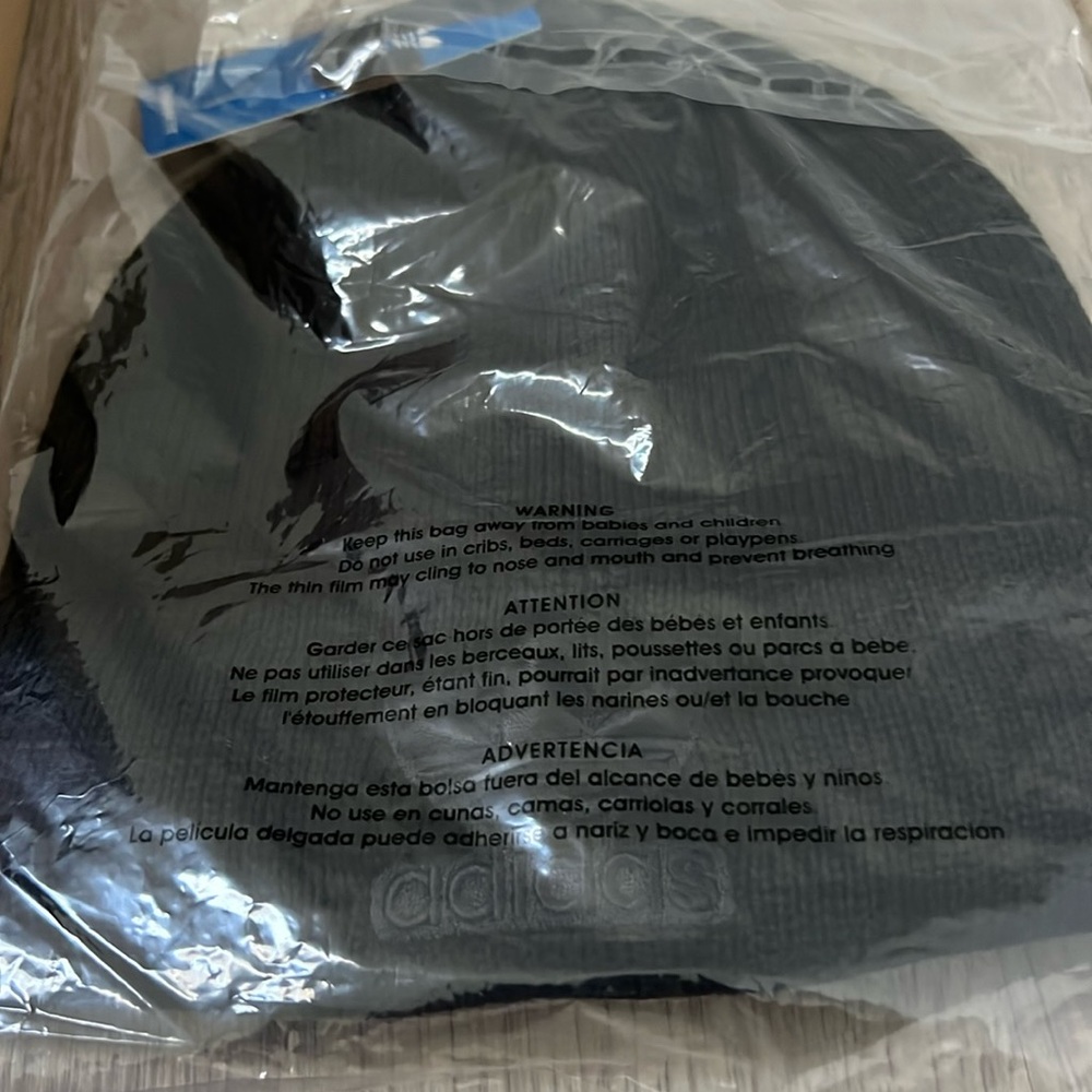 NWT: Adidas Unisex Originals Trefoil Beannie Black